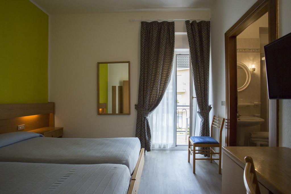 Hotel Alberello Riva del Garda Exterior photo