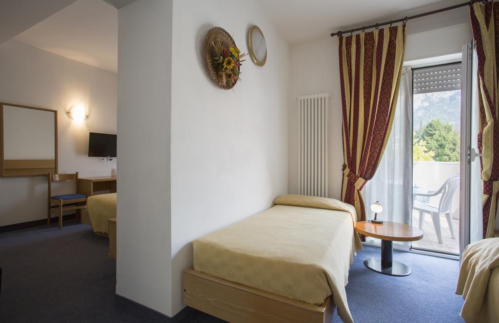 Hotel Alberello Riva del Garda Room photo