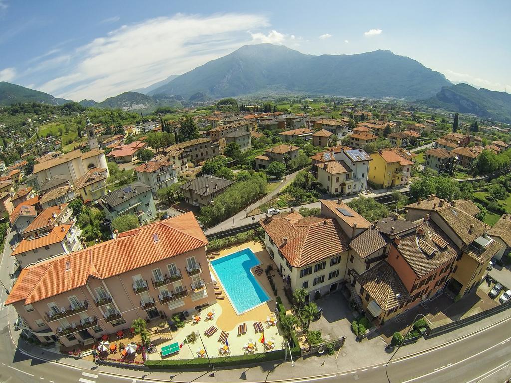 Hotel Alberello Riva del Garda Exterior photo