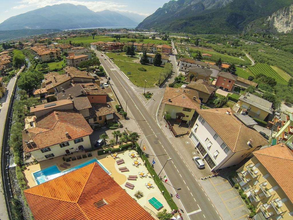 Hotel Alberello Riva del Garda Exterior photo