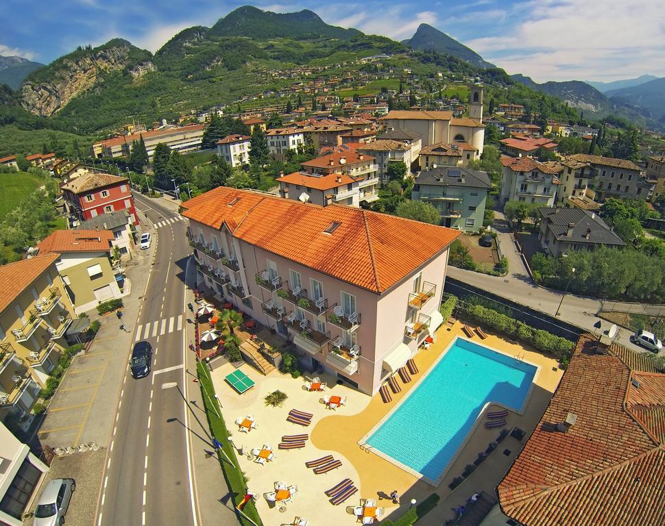 Hotel Alberello Riva del Garda Exterior photo